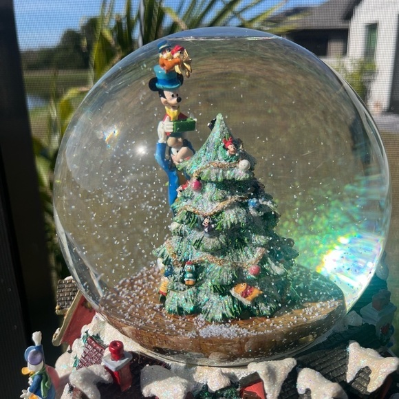 CHRISTOPHER RADKO 9x9 DISNEY SNOW GLOBE Santa Claus is coming to Town Sleigh - Picture 6 of 13